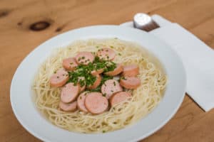 Nudelsuppe mit Wurst Nudelsuppe mit Wurst