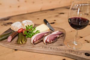 Bauernbrettl Gemischtes Bauernbrettl - Hofschank Wald - Speck, Almkäse und Kaminwurz